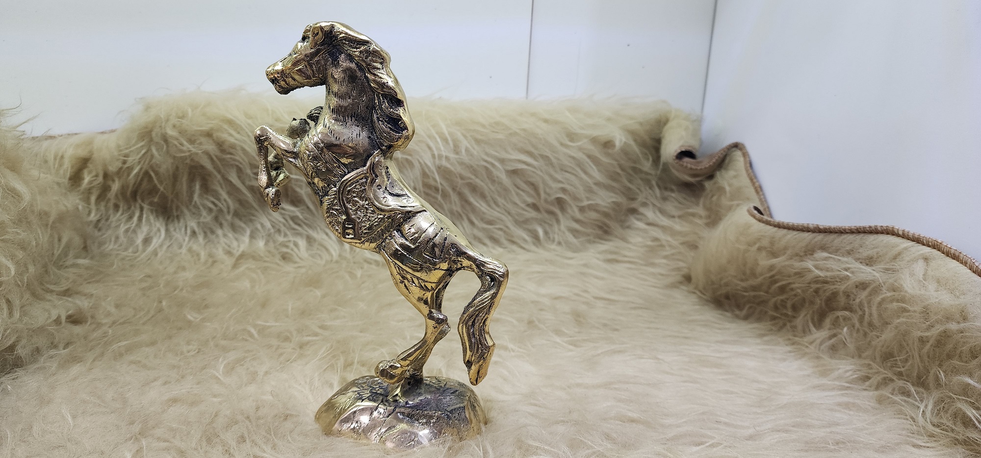 مجسمه اسب ايستاده پايه دار برنزي